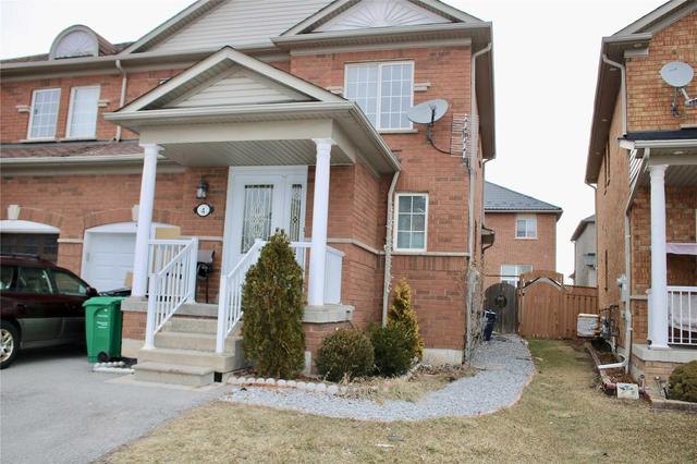 4 Dells Cres, House semidetached with 3 bedrooms, 4 bathrooms and 3 parking in Brampton ON | Image 1