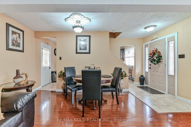 21 Hapsburg Sq, House detached with 3 bedrooms, 2 bathrooms and 4 parking in Brampton ON | Image 3