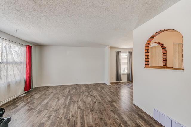 359 Penworth Way Se, House detached with 4 bedrooms, 2 bathrooms and 2 parking in Calgary AB | Image 4