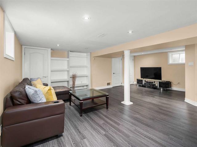 41 Westdale Dr, House detached with 3 bedrooms, 2 bathrooms and 6 parking in Toronto ON | Image 17