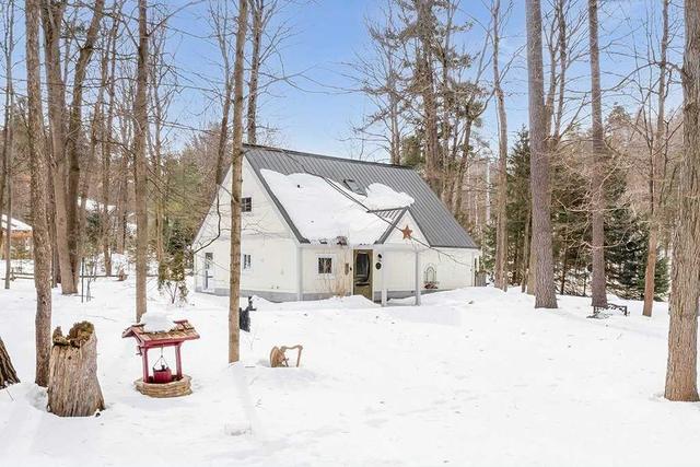 2 Seneca Lane, House detached with 3 bedrooms, 2 bathrooms and 5 parking in Oro Medonte ON | Image 1