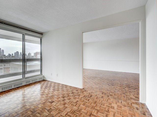 1804 - 61 St Clair Ave W, Condo with 2 bedrooms, 2 bathrooms and 1 parking in Toronto ON | Image 8