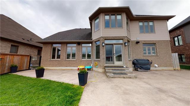 572 Eclipse Walk Walk, House detached with 4 bedrooms, 3 bathrooms and 5 parking in London ON | Image 3