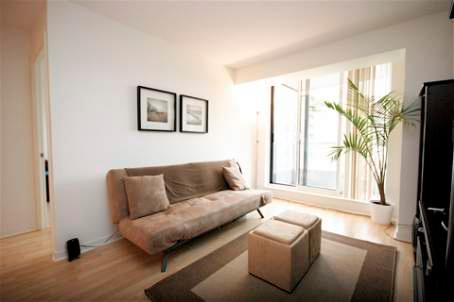 802 - 76 Shuter St, Condo with 1 bedrooms, 1 bathrooms and 1 parking in Toronto ON | Image 2