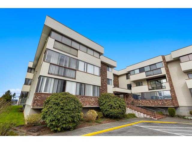 209 - 33369 Old Yale Road, Condo with 2 bedrooms, 1 bathrooms and 1 parking in Abbotsford BC | Image 2