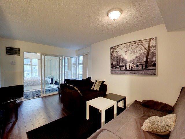 1004 - 50 Lombard St, Condo with 1 bedrooms, 1 bathrooms and null parking in Toronto ON | Image 2