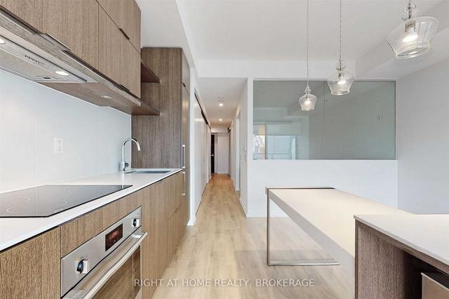 2710 - 197 Yonge St, Condo with 1 bedrooms, 1 bathrooms and 0 parking in Toronto ON | Image 2