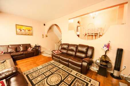 11 - 47 Lexington Ave, Townhouse with 3 bedrooms, 2 bathrooms and 3 parking in Toronto ON | Image 2