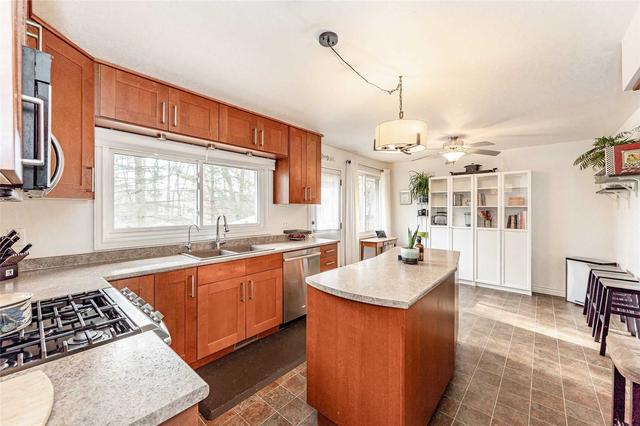 100 Queensway E, House detached with 3 bedrooms, 3 bathrooms and 8 parking in Norfolk County ON | Image 3
