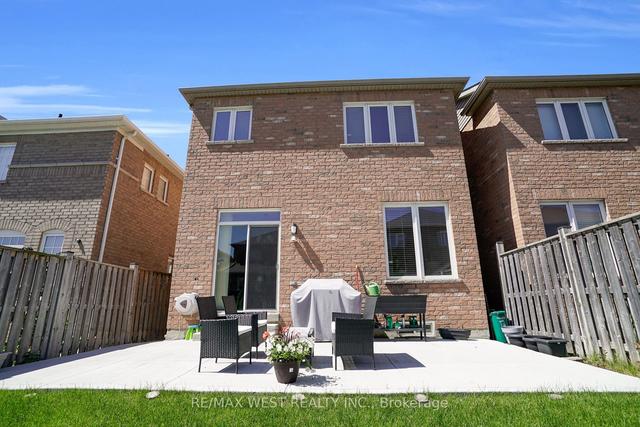 39 Windflower Rd, House semidetached with 3 bedrooms, 4 bathrooms and 3 parking in Brampton ON | Image 35
