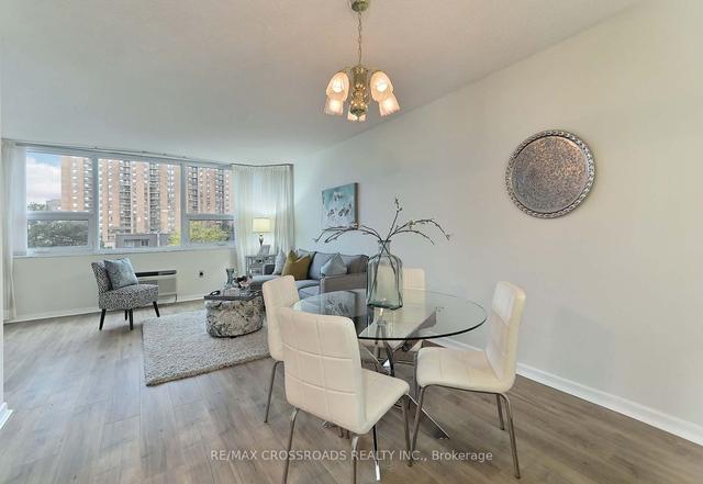 404 - 121 Ling Rd, Condo with 2 bedrooms, 3 bathrooms and 1 parking in Toronto ON | Image 4