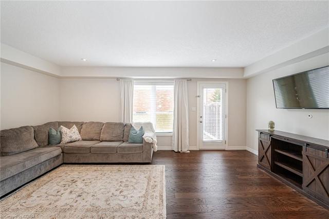 19 - 19 Summerfield Drive, House attached with 3 bedrooms, 3 bathrooms and 2 parking in Guelph ON | Image 6