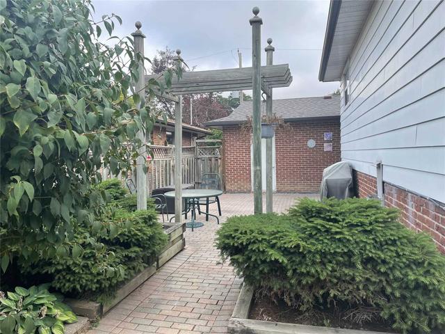 22 Burnhamill Pl, House detached with 3 bedrooms, 2 bathrooms and 6 parking in Toronto ON | Image 19
