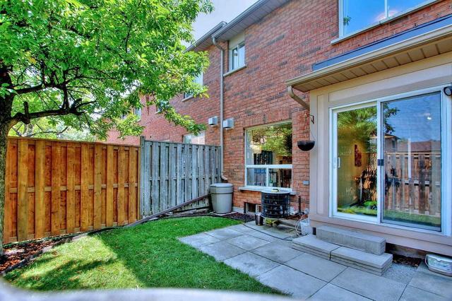 10 - 10 Cherrytree Dr, Townhouse with 3 bedrooms, 3 bathrooms and 1 parking in Brampton ON | Image 19