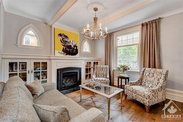 448 Highcroft Avenue, House detached with 5 bedrooms, 4 bathrooms and 5 parking in Ottawa ON | Image 3