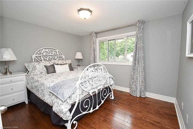 34 Royal York Rd, House detached with 4 bedrooms, 2 bathrooms and 6 parking in St. Catharines ON | Image 6