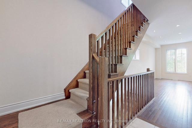 678 Wendy Culbert Cres, Townhouse with 3 bedrooms, 4 bathrooms and 2 parking in Newmarket ON | Image 5