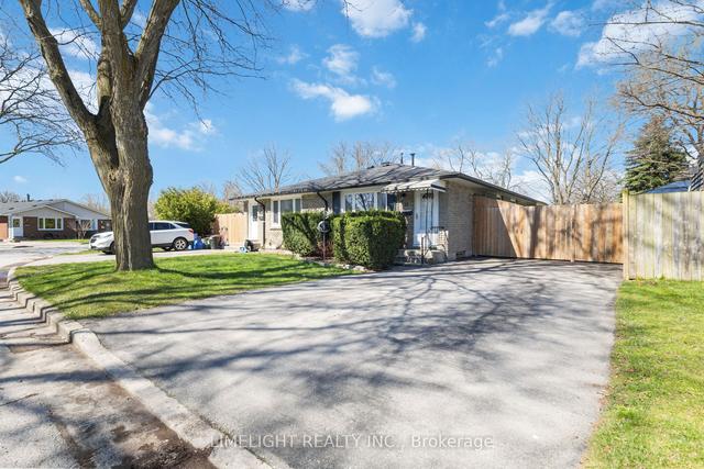12 Mohegan Cres, House semidetached with 3 bedrooms, 1 bathrooms and 4 parking in London ON | Image 23