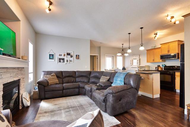 103 Hamptons Way Se, Home with 3 bedrooms, 3 bathrooms and 4 parking in Medicine Hat AB | Image 6