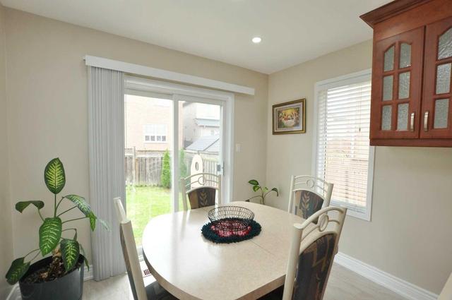 4 Dells Cres, House semidetached with 3 bedrooms, 4 bathrooms and 3 parking in Brampton ON | Image 7