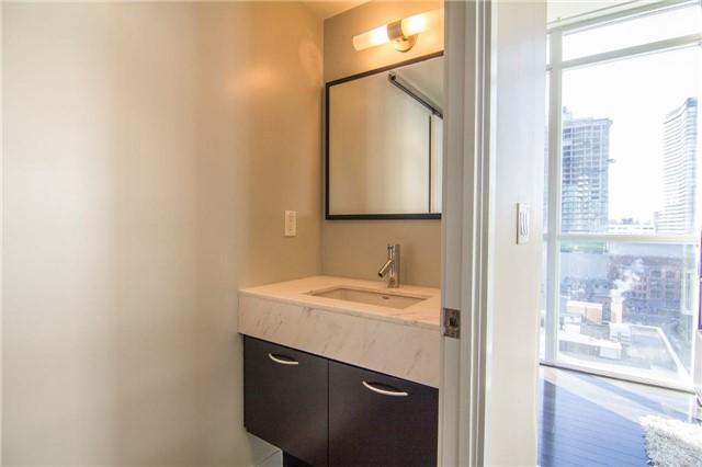 lph07 - 21 Nelson St, Condo with 1 bedrooms, 2 bathrooms and 1 parking in Toronto ON | Image 11