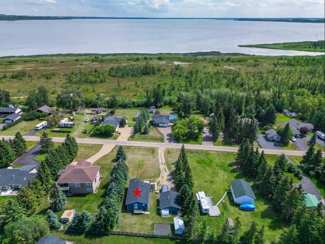 36 Lakeview Drive, House detached with 3 bedrooms, 2 bathrooms and 4 parking in Ponoka County AB | Image 1