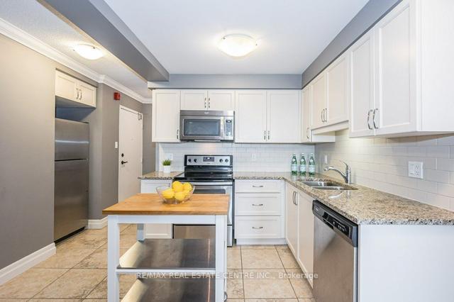 502 - 55 Yarmouth St, Condo with 2 bedrooms, 2 bathrooms and 1 parking in Guelph ON | Image 2