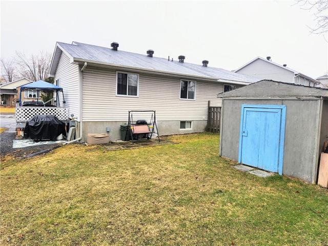 27 Wellington Street E, Home with 2 bedrooms, 2 bathrooms and 2 parking in Cornwall ON | Image 12