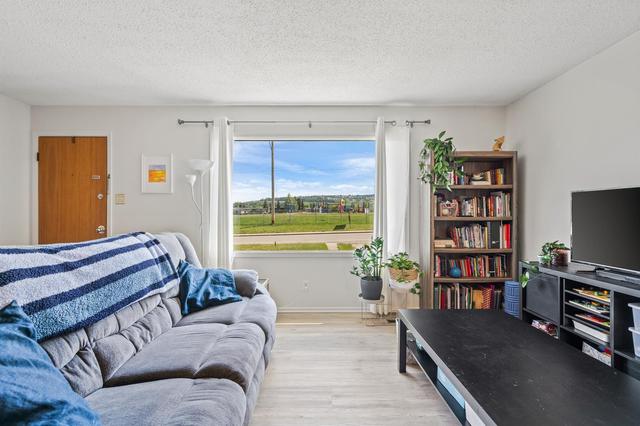 6312 33 Avenue Nw, House detached with 2 bedrooms, 1 bathrooms and 3 parking in Calgary AB | Image 6
