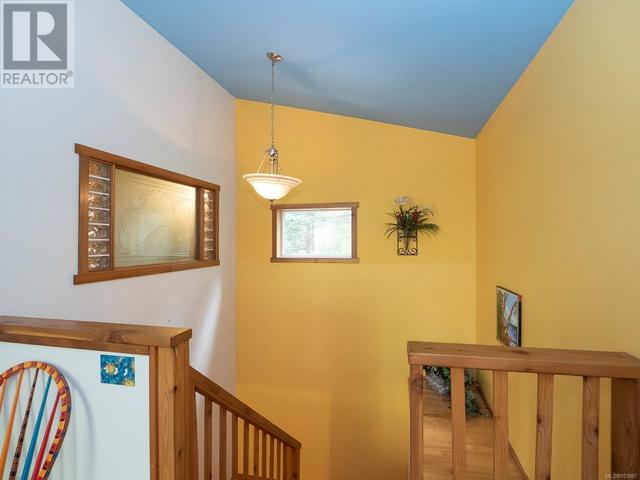 Stairs to primary bedroom | Image 22