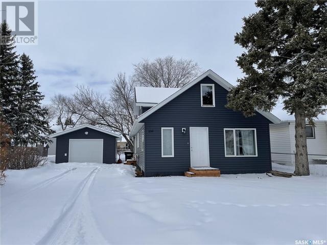 209 3rd Street Ne, House detached with 2 bedrooms, 3 bathrooms and null parking in Watson SK | Image 2