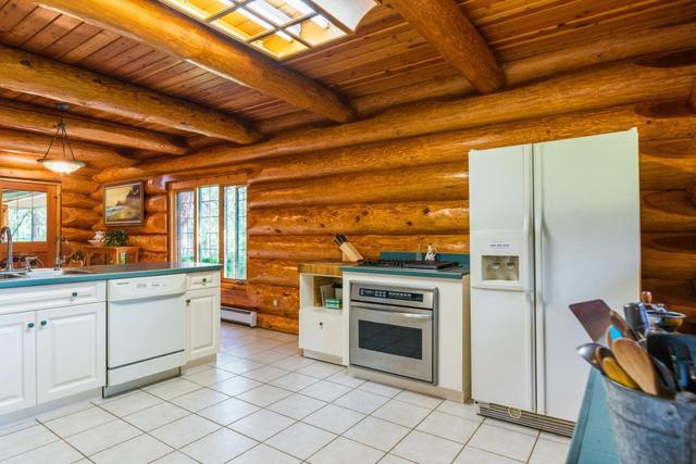 3150 Hanna Creek Road, House detached with 2 bedrooms, 2 bathrooms and null parking in Kootenay Boundary B BC | Image 10