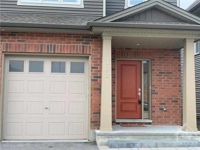322 Fergus Crescent, Townhouse with 3 bedrooms, 3 bathrooms and 2 parking in Ottawa ON | Image 2
