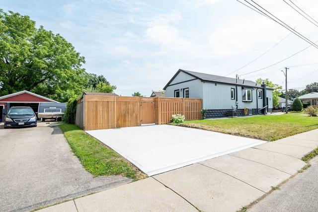 257 Brucedale Ave E, House detached with 3 bedrooms, 2 bathrooms and 2 parking in Hamilton ON | Image 32