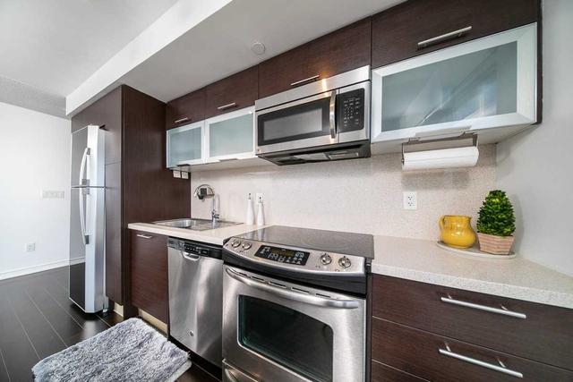 2707 - 386 Yonge St, Condo with 3 bedrooms, 2 bathrooms and 1 parking in Toronto ON | Image 16