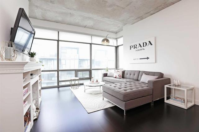 1016 - 55 Stewart St, Condo with 1 bedrooms, 1 bathrooms and 1 parking in Toronto ON | Image 2