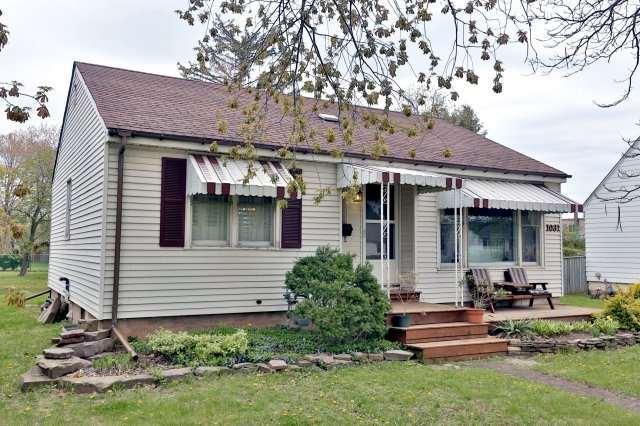 1031 Kent Ave, House detached with 2 bedrooms, 1 bathrooms and 4 parking in Oakville ON | Image 1