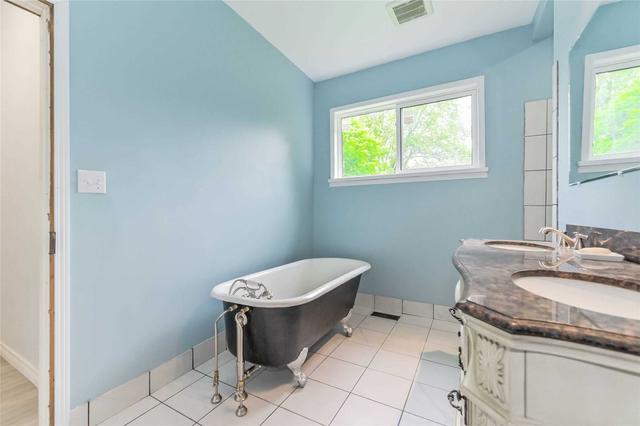 53 Robertson St, House detached with 3 bedrooms, 1 bathrooms and 4 parking in Minto ON | Image 11