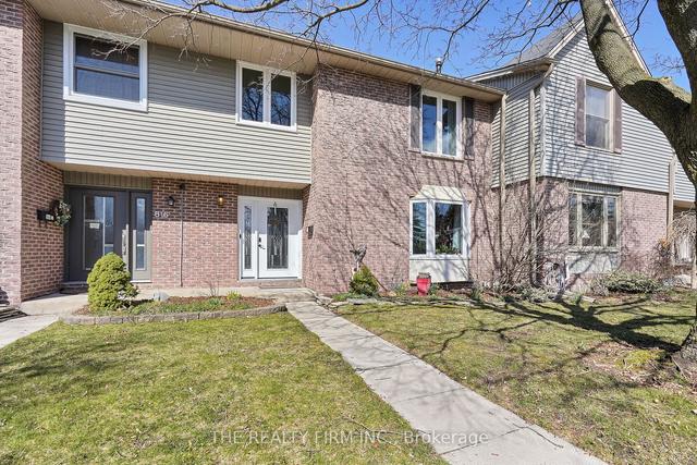 814 Berkshire Dr, Townhouse with 3 bedrooms, 3 bathrooms and 3 parking in London ON | Image 1