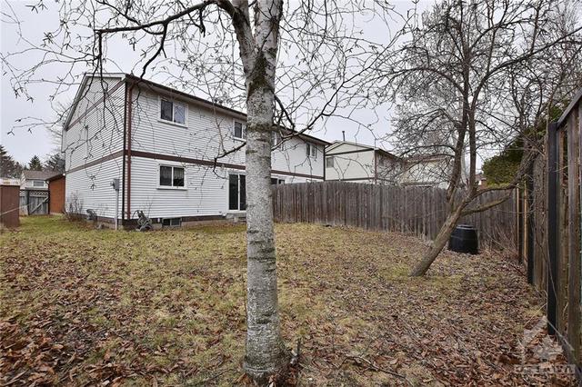 85 Exeter Drive, Home with 3 bedrooms, 2 bathrooms and 2 parking in Ottawa ON | Image 22