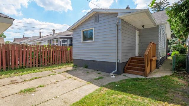 1064 Elm Ave, House detached with 2 bedrooms, 2 bathrooms and 1 parking in Windsor ON | Image 17