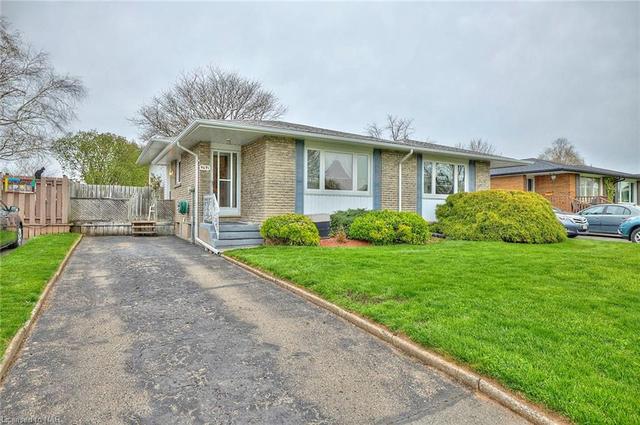 4691 Pettit Avenue, House semidetached with 3 bedrooms, 2 bathrooms and 3 parking in Niagara Falls ON | Image 6