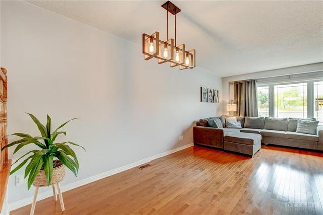 760 Percifor Way, Townhouse with 3 bedrooms, 3 bathrooms and 3 parking in Ottawa ON | Image 4
