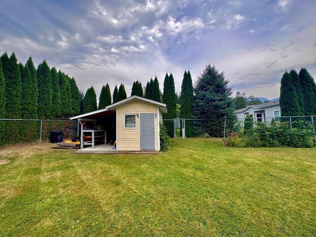109 12th Avenue, House detached with 4 bedrooms, 2 bathrooms and null parking in Kootenay Boundary B BC | Image 41