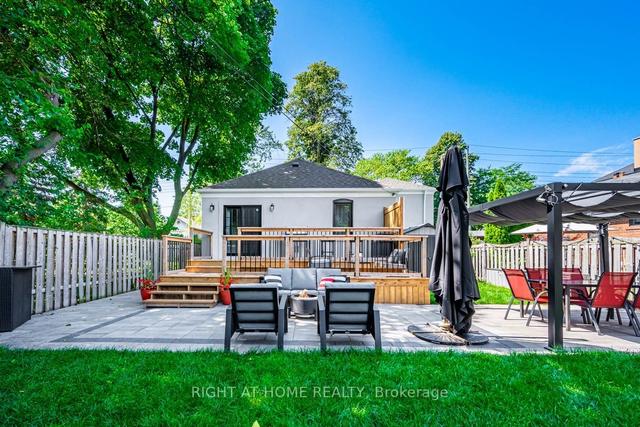 205 Prince Edward Dr S, House detached with 3 bedrooms, 2 bathrooms and 5 parking in Toronto ON | Image 25