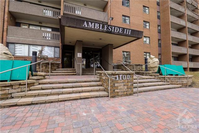 1109 - 1100 Ambleside Drive, Condo with 2 bedrooms, 1 bathrooms and 1 parking in Ottawa ON | Image 2