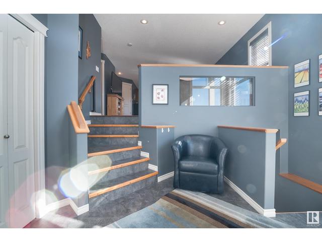 4094 Crowsnest Cr, House detached with 4 bedrooms, 3 bathrooms and null parking in Edmonton AB | Card Image