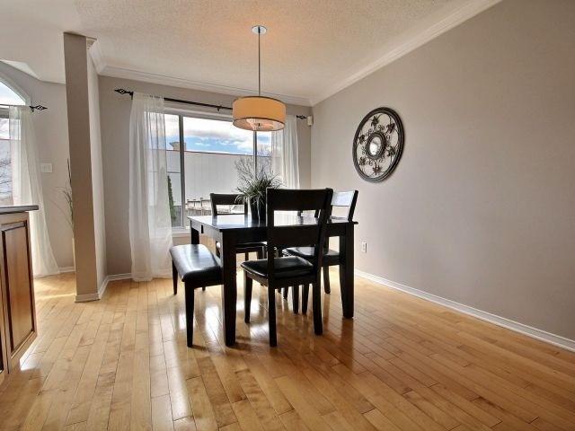 2062 Dorima St, House attached with 3 bedrooms, 3 bathrooms and 2 parking in Ottawa ON | Image 10