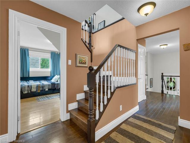 2114 New Street, House detached with 3 bedrooms, 3 bathrooms and 3 parking in Burlington ON | Image 3
