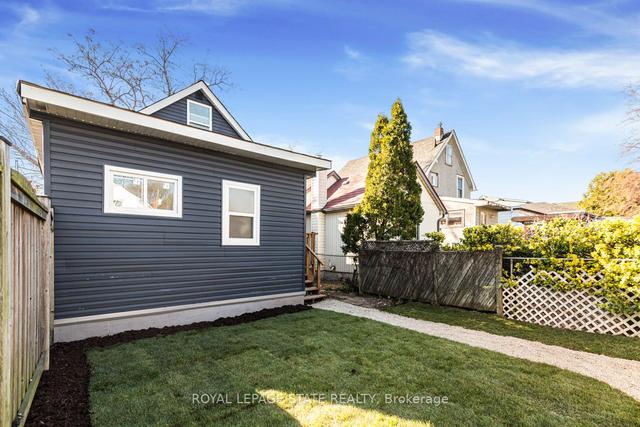371 Upper Wentworth St, House detached with 3 bedrooms, 2 bathrooms and 2 parking in Hamilton ON | Image 35